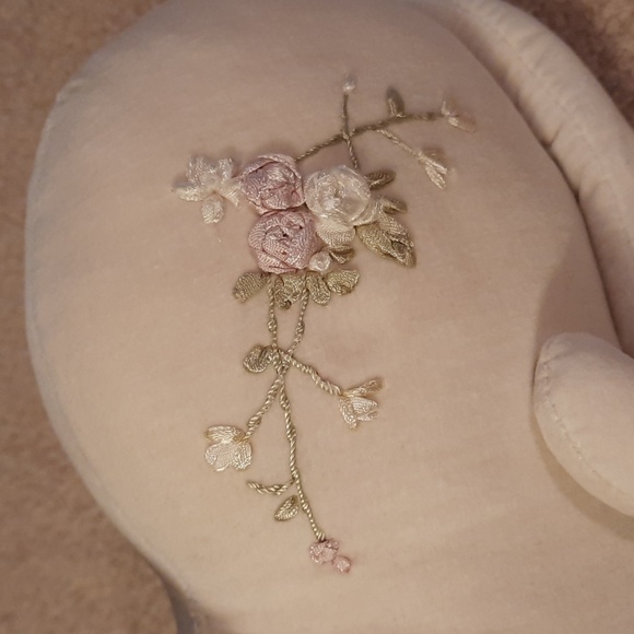 VTG Cat Pillow with Ribbon Embroidered Roses - Picture 2 of 8